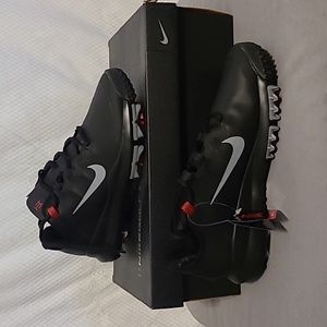 NEW, mens size 9 M,NIKE TW' 13 golf shoes, black+grey w/red details, bag incl